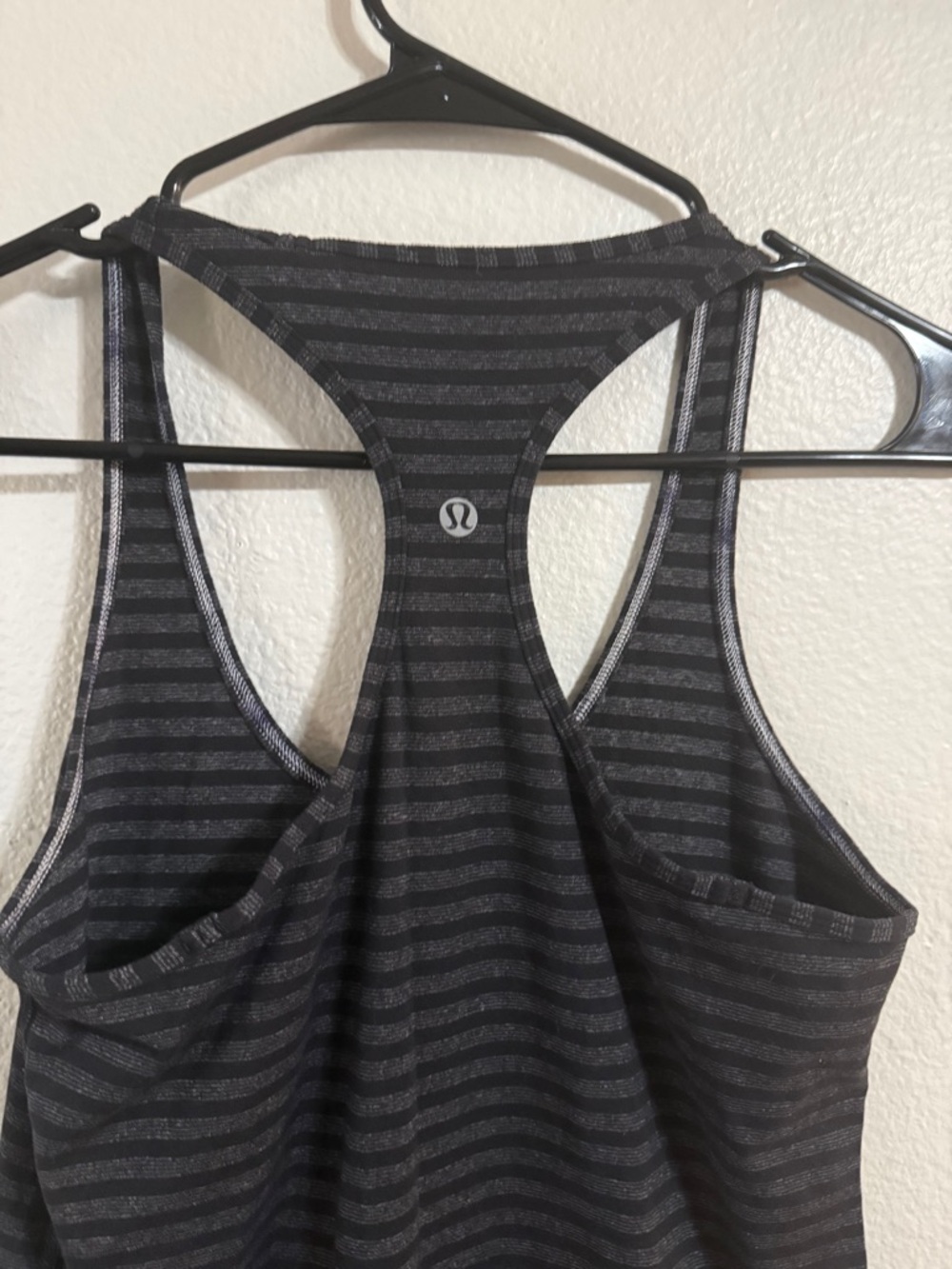 Lululemon Women Tank Top Crew Neck Striped Sleeveless Size 4 Polyester Gray - Picture 4 of 6